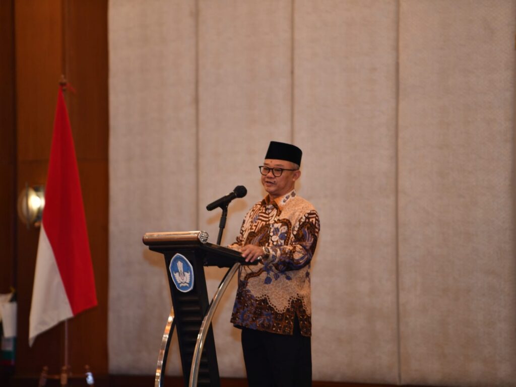 Menteri Pendidikan Dasar dan Menengah (Mendikdasmen), Abdul Mu’ti, menegaskan pentingnya peran guru serta penguatan soft skill dalam mendukung keberhasilan program Revitalisasi SMK