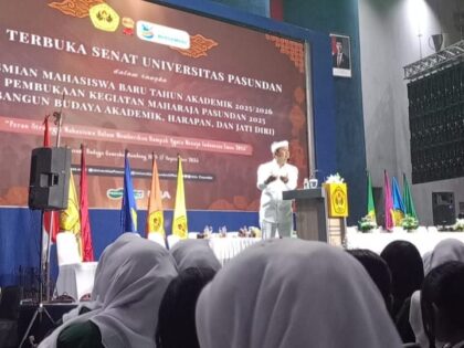 KDM Gubernur Jabar PKKMB Unpas Tahun Akademik 2025/2026
