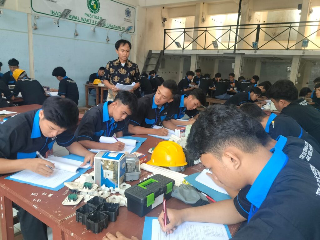 Uji Sertifikasi Komperensi SMKN 4 Kota Bandung Kikis Momok SMK Penyumbang Pengangguran Terbanyak