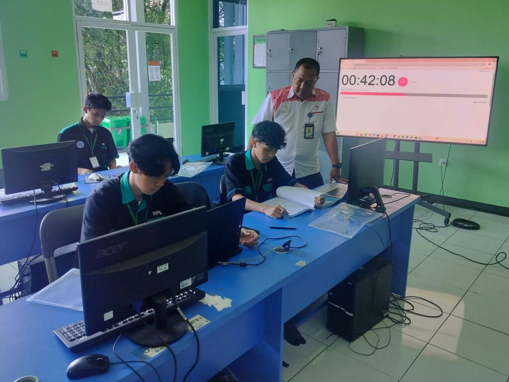 Uji Sertifikasi Komperensi SMKN 4 Kota Bandung Kikis Momok SMK Penyumbang Pengangguran Terbanyak