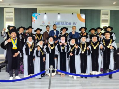 Wisuda ke IV Dugitech University Bandung