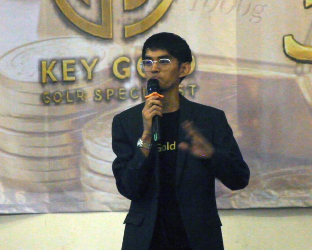 CEO PT. KGI dan PT. KSI, Agi Andrian saat memberikan insight emas, perak dan bitcoin