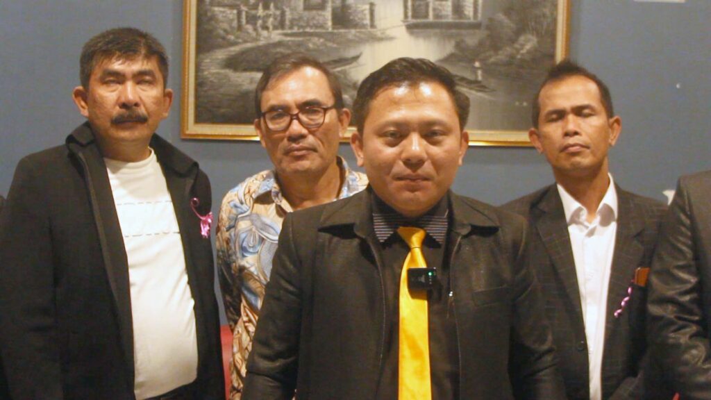 Ibadah Natal dipimpin oleh Pdt. Dr. Fenius Gulo, M.Th., selaku pendeta jemaat ONKP Bandung Selatan.