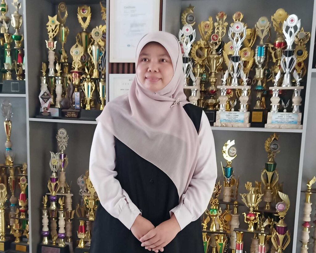 Wakil Kepala Sekolah Bidang Kurikulum SMKN 13 Bandung, Nina Dewi Koswara, S.Pd.