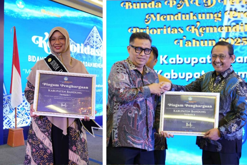 Emma Dety Permanawati berpose usai dinobatkan sebagai Bunda PAUD Terbaik 2025