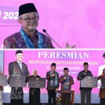 Mendikdasmen Abdul Mu’ti memberikan keterangan terkait anggaran revitalisasi sekolah Rp14 triliun di Jember