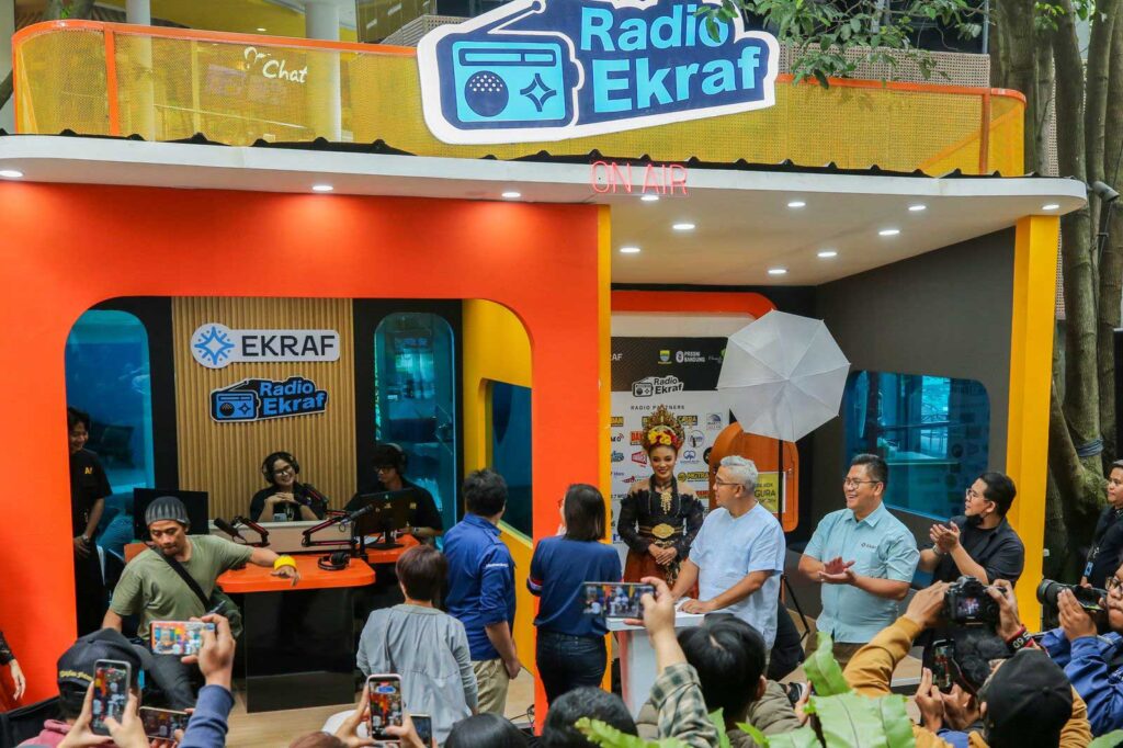 Wamenekraf Irene Umar Li menegaskan peran radio sebagai media komunikasi publik saat krisis di Bandung
