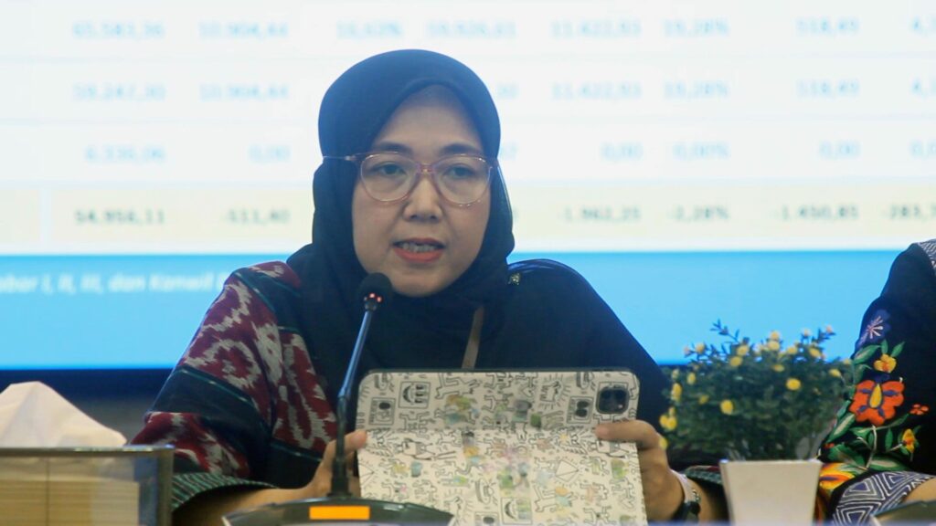 Kepala Kanwil DJPb Jabar Fahma Sari Fatma memberikan keterangan pers mengenai kinerja APBN 2026