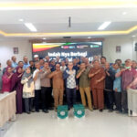 Suasana photo bersama di acara UPI Cibiru Bersedekah Ramadan 1447 H di Meeting Hall Kampus Cibiru