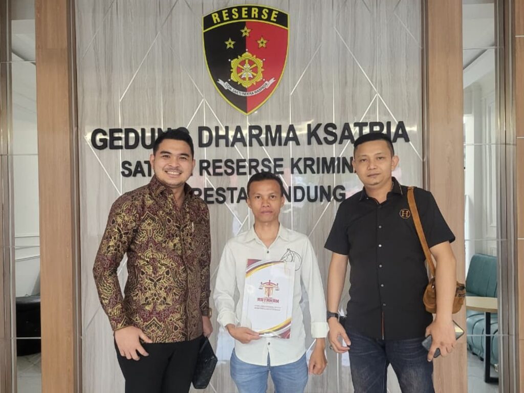 Direktur Law Firm Ratakan & Partners, Benny (Kiri)., Ketua Tim Kuasa Hukum Ratakan & Partner, Fareso Ndraha, S.H., M.H.
