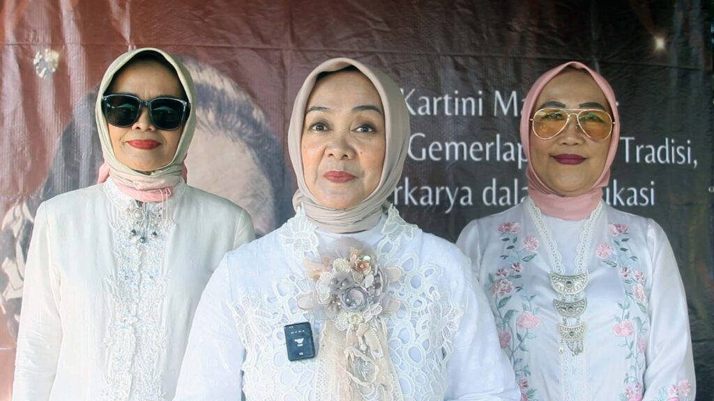 Wakil Ketua ISP, Rita Ratnasumirat (Tengah), saat sesi wawancara media