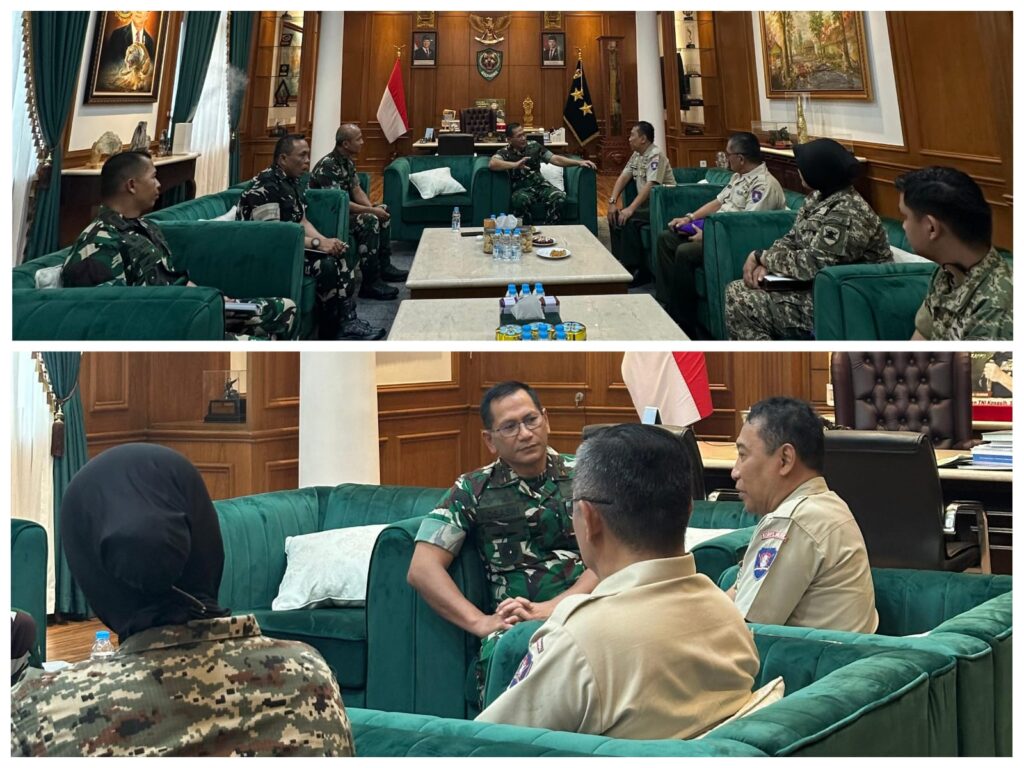 Kebersamaan Jenderal Santri dan jajaran Menwa Mahawarman Jawa Barat dalam sesi audiensi di Bandung.