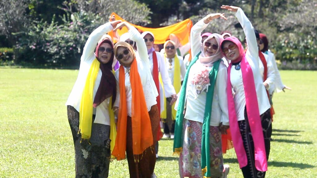 Moment Menari Tarian Daerah yang diikuti seluruh peserta peringatan Hari Kartini 2026 Imah Seni Parahyangan