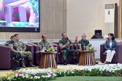Tim MTT Kodiklatad saat memberikan pembinaan pendidikan di Rindam