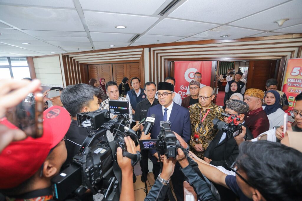 Wali Kota Bandung @muhammadfarhan menegaskan kalau gerakan ini bukan cuma bersih-bersih biasa