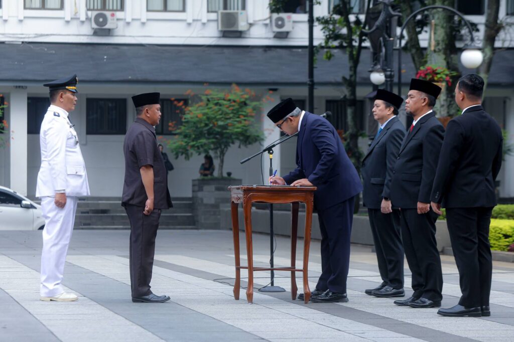 Perkuat Birokrasi, Wali Kota Bandung Muhammad Farhan Lantik 169 Pejabat Baru di Balai Kota