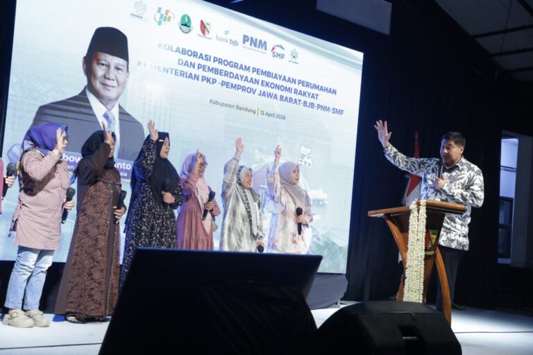 Menteri PKP Maruarar Sirait dan Bupati Bandung Dadang Supriatna saat peluncuran program BSPS di Katapang