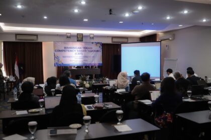 Peserta LPK mengikuti Bimtek CBT yang diselenggarakan Disnaker Kota Bandung