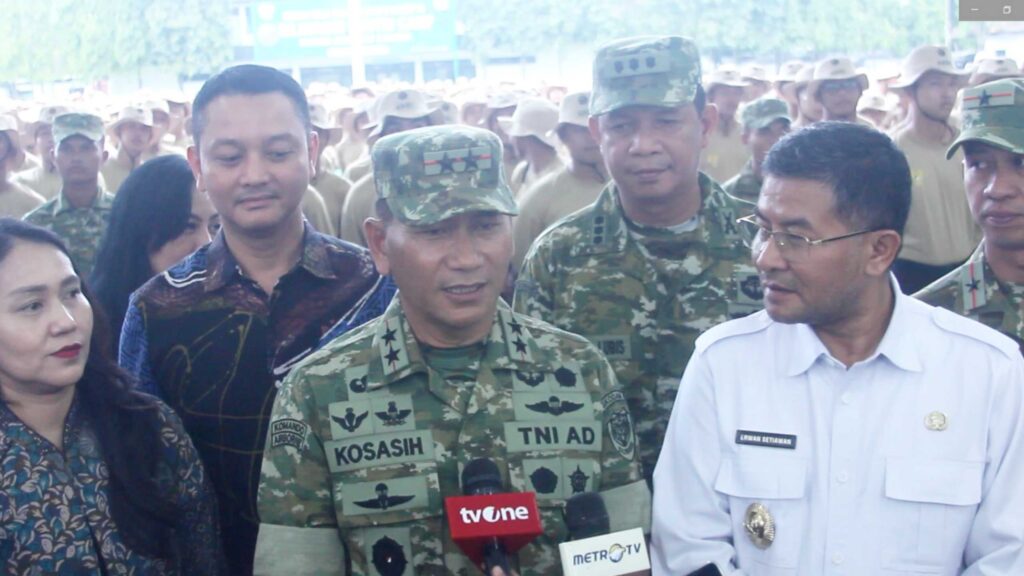 Sang "Jenderal Santri" Pangdam III/Siliwangi, Mayjen TNI Kosasih saat wawancara media