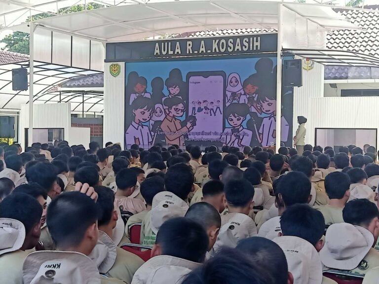 Kegiatan edukasi media sosial oleh TNI untuk generasi muda