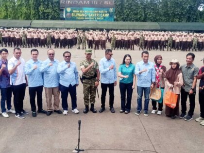 Momen Photo Bersama Saat Penutupan Siliwangi Santri Camp 2026 di Rindam III/Siliwangi