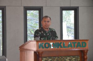 Dirdik Kodiklatad memimpin rapat kesiapan latihan Posko I TNI AD 2026.