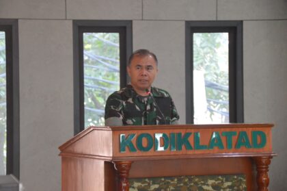 Dirdik Kodiklatad memimpin rapat kesiapan latihan Posko I TNI AD 2026.