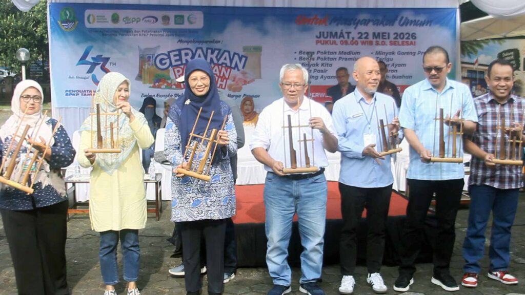 Prosesi pembukaan kegiatan Gerakan Pangan Murah BPKP dengan ditandai Membunyikan Angklung