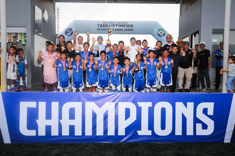 Wali Kota Bandung Muhammad Farhan di penutupan Liga Jabar Istimewa 2026