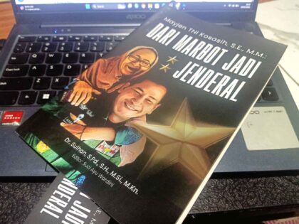 Sampul buku biografi Pangdam III Siliwangi Mayjen TNI Kosasih Dari Marbot Jadi Jenderal.
