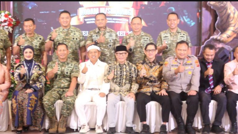 Pangdam III Siliwangi Mayjen TNI Kosasih memberikan sambutan pada acara Syukuran HUT ke-80 Kodam III/Siliwangi di Bandung.