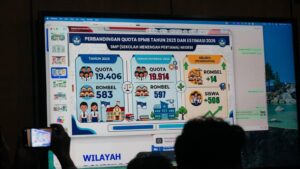 Dinas Pendidikan Kota Bandung memberikan arahan kepada orang tua murid di posko pengaduan dan layanan informasi SPMB Kota Bandung.