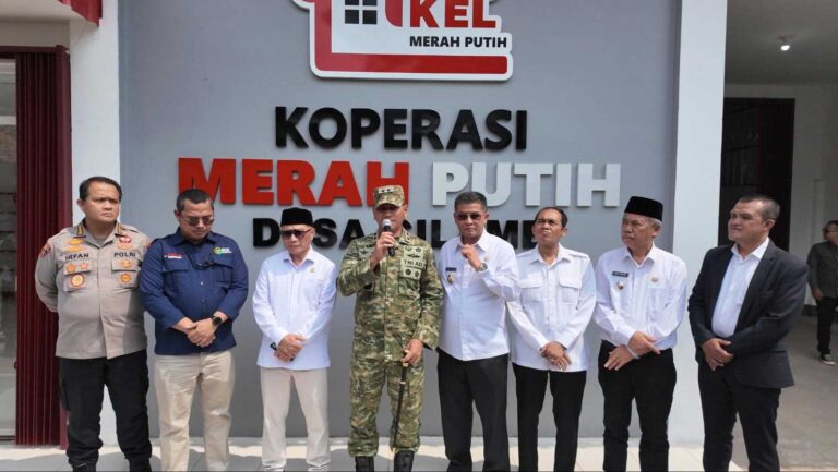 Pangdam III Siliwangi Mayjen TNI Kosasih di peluncuran Koperasi Desa Merah Putih oleh Presiden Prabowo