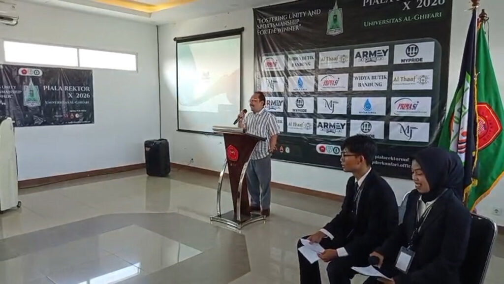 Rektor Unfari Saat Memberikan Sambutan Dalam Pembukaan Gelaran Kompetisi Piala Rektor Yang Ke X Tahun 2026