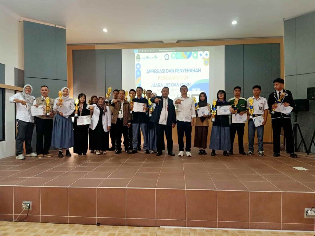 Tahun lalu Kota Bandung sukses menyabet gelar Juara Umum LKS tingkat Jawa Barat. Tahun ini, dengan melombakan 28 cabang kejuaraan LKS dan 5 cabang O2SN, misi besar memborong medali emas kembali diusung!