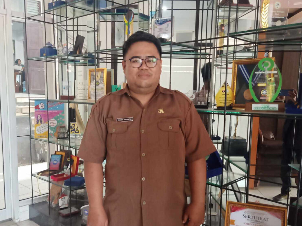 Guru Pembimbing Bricklaying SMKN 5 Bandung, Tatang Sukriatna, S.T., memaparkan bahwa kelolosan ini diraih setelah adanya kesepakatan kompetisi mandiri secara daring (online) melawan rival tunggal mereka, yakni SMKN 3 Kuningan, pada 2 Juni 2026 lalu.