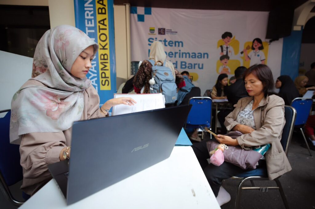 Kepala Dinas Pendidikan Kota Bandung Asep Saeful Gufron menjelaskan alur pendaftaran Tahap 1 SPMB Kota Bandung 2026