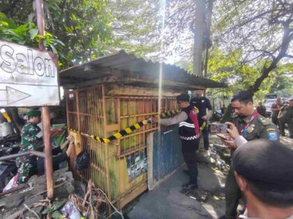 Sinergi Satpol PP Kota Bandung bersama perwakilan BIN dan Polrestabes Bandung dalam sinkronisasi data penertiban.