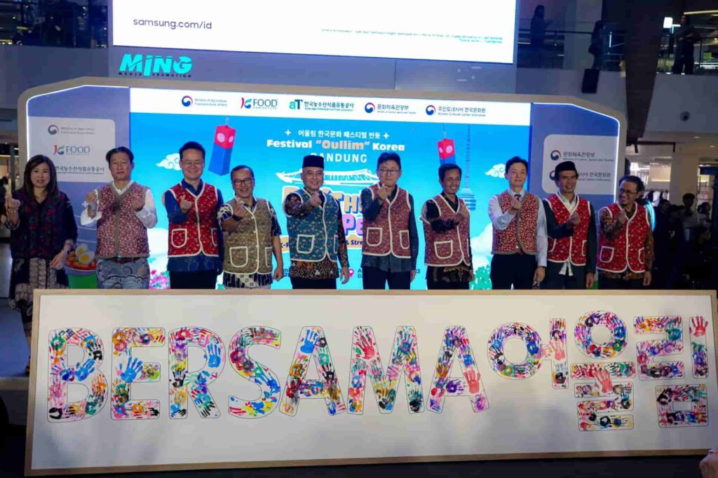 Wakil Wali Kota Bandung, Erwin, berharap Rhythm & Recipes tidak sekadar menjadi seremonial tahunan yang usai setelah acara ditutup. Pemkot Bandung menginginkan kegiatan ini menjadi katalisator lahirnya kerja sama internasional baru yang berkelanjutan