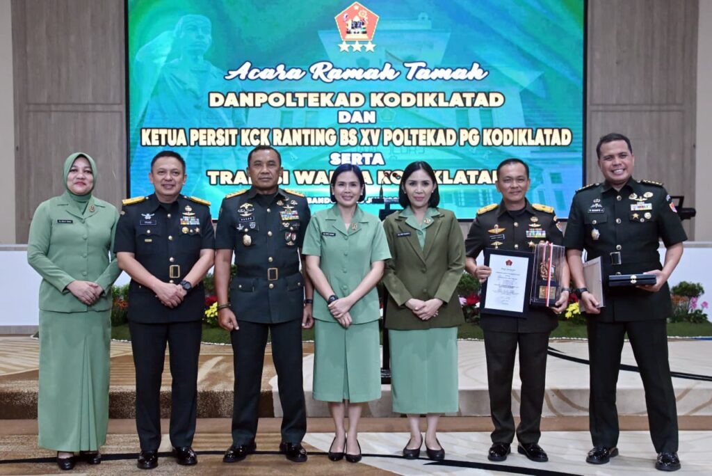 Jajaran perwira tinggi dan menengah dalam Tradisi Korps Warga Kodiklatad di Aula M. Toha.