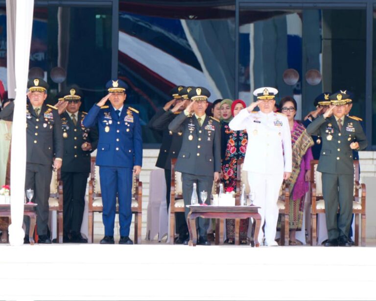 Komandan Kodiklatad Letjen TNI Dr. Mohamad Hasan, S.H., M.H., saat menghadiri Upacara Pelantikan Dikmapa PK TNI 2026 di Mabes TNI Cilangkap.