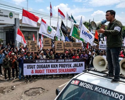 Demo Aliansi Aktivis Jabar Kejari Cirebon