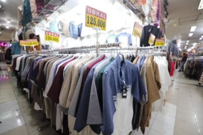 Suasana Belanja Wisatawan Pasar Baru Bandung 2
