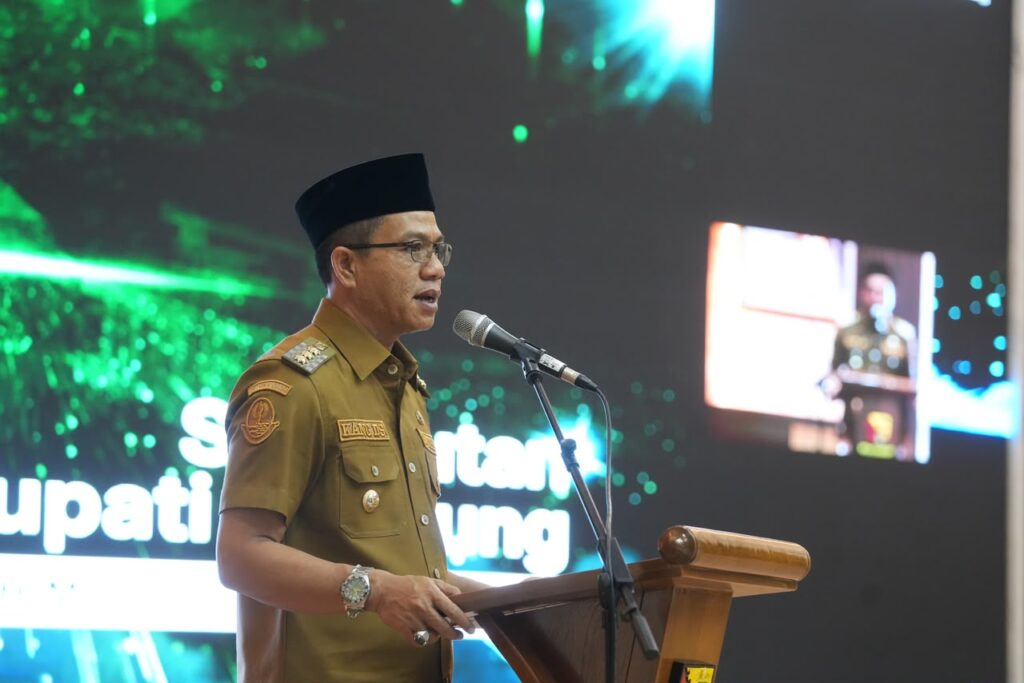 Bupati Bandung Dadang Supriatna Memberikan Arahan Terkait Percepatan Program Rutilahu Dan Pelayanan Publik ASN