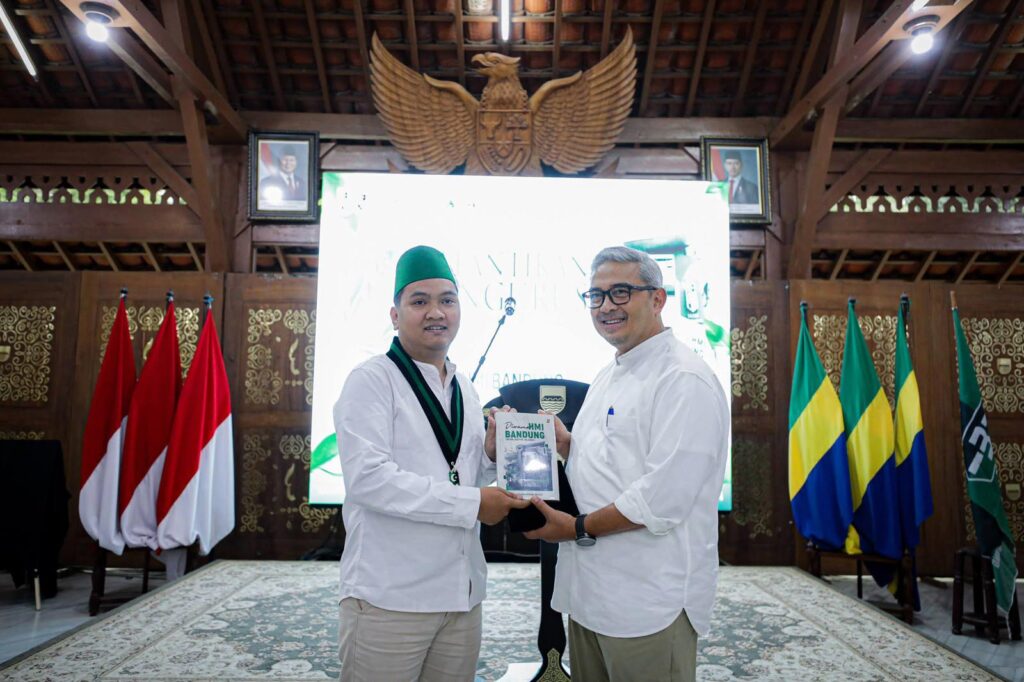 Ketua Umum HMI Cabang Bandung Darlingga Prasetio Bersama Jajaran Pengurus Berkomitmen Jadi Laboratorium Pemikiran Kebijakan Publik